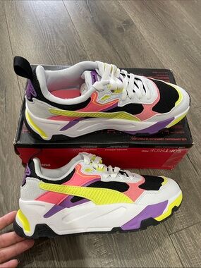 Puma youth sneakers size 37(Y5)